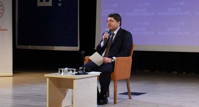 Adalet bakanından gençlere: Başka kültürlere, başka medeniyetlere ihtiyacımız yok Siz bu konuda ne düşünüyorsunuz?