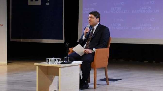 Adalet bakanından gençlere: "Başka kültürlere, başka medeniyetlere ihtiyacımız yok" Siz bu konuda ne düşünüyorsunuz?