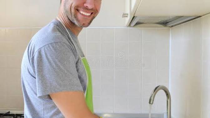 Kadınlar yemekleri 🥘 , erkekler bulaşıkları 🍽️ ? Değil mi?
