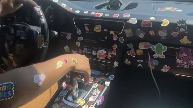 Kız arkadaşınız arabanızı stickerle kaplasa tepkiniz ne olur?