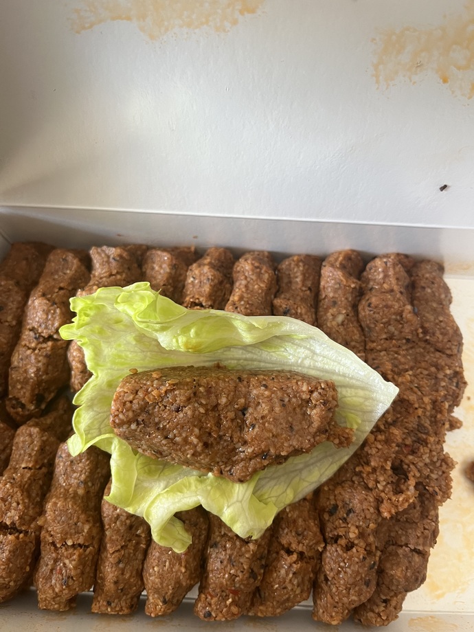 Çiğ köfteyi dürüm olarak mı yersiniz, porsiyon olarak mı?