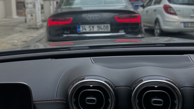 İstanbul trafiğine çare bulabilecek biri var mı?