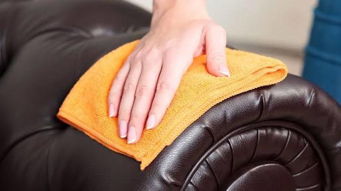Deri koltuktaki lekeler için en etkili yöntem nedir?