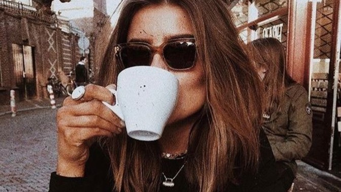 Kahvaltı etmek için sabah erkenden dışarı çıkar mısınız?