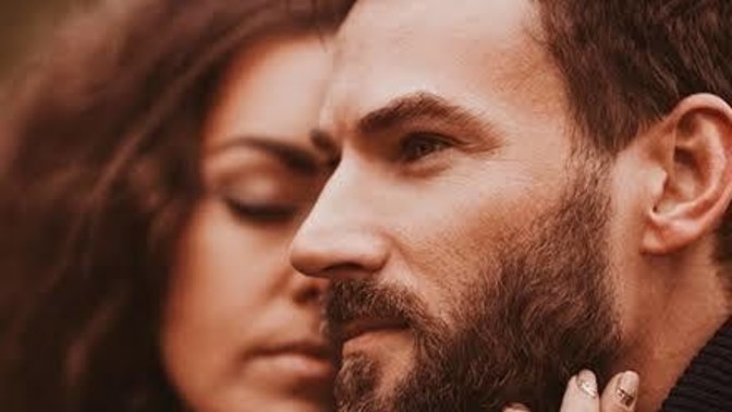 Kadınlar sakalı erkeğe dokunmak?