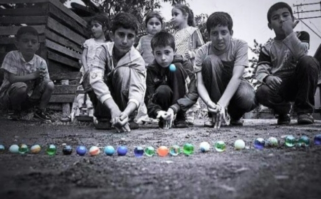 Çocukken en sevdiğn oyun ve oyuncak neydi?