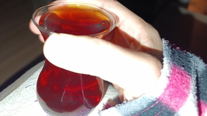 Çay içmediğinde başı ağrıyan insanlar var, sizinde başınız ağrıyor mu?