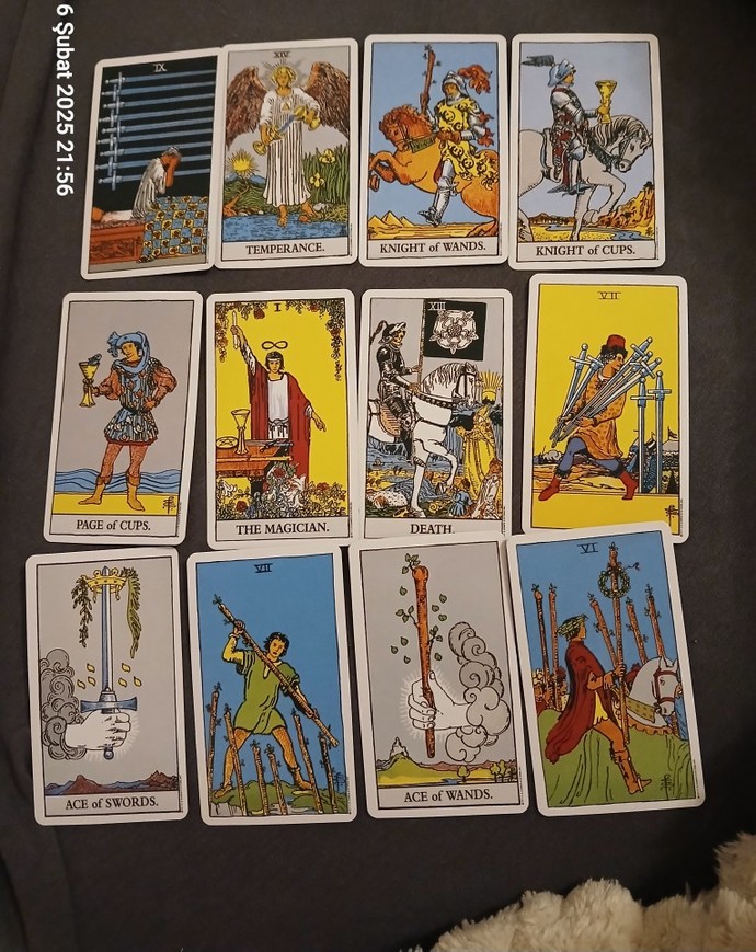 Konuştuğum çocuk eski sevgilisini eklemis kızlar tarot falı açtım?
