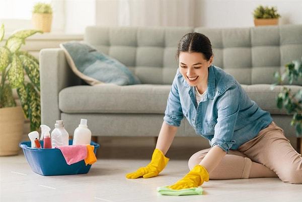 Ev temizliği için belli bir rutinin var mı, yoksa aklına estikçe mi temizlik yapıyorsun?