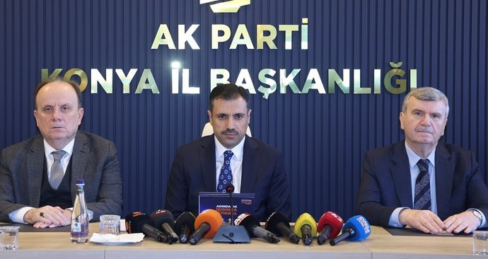 Fotoğraftaki ortada olan çantalı hırsızı tanıyor musunuz?
