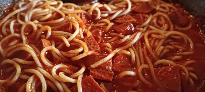 Sucuklu spagetti seven bir tek ben miyim?
