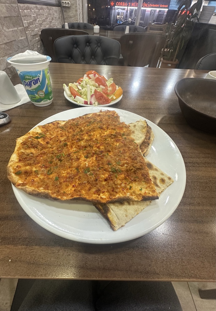 Çorba ve arkasında acılı lahmacun severmisiniz?