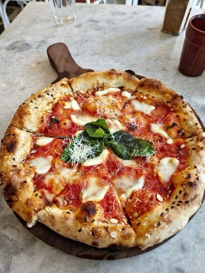 İçi yumuşacık dışı çıtır mis gibi pizza hamuru nasıl yapılır?