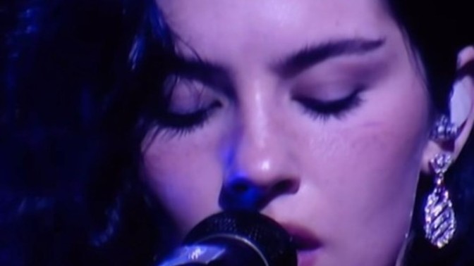 Grecia abramb Selena Gomez e benzemiyor mu?