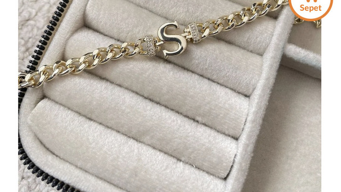 SEVGİLİYE BAŞ HARF BİLEKLİK VERMEK?