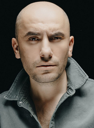 Giray Altınok ve Alper Kul sizce de çok benzemiyor mu?