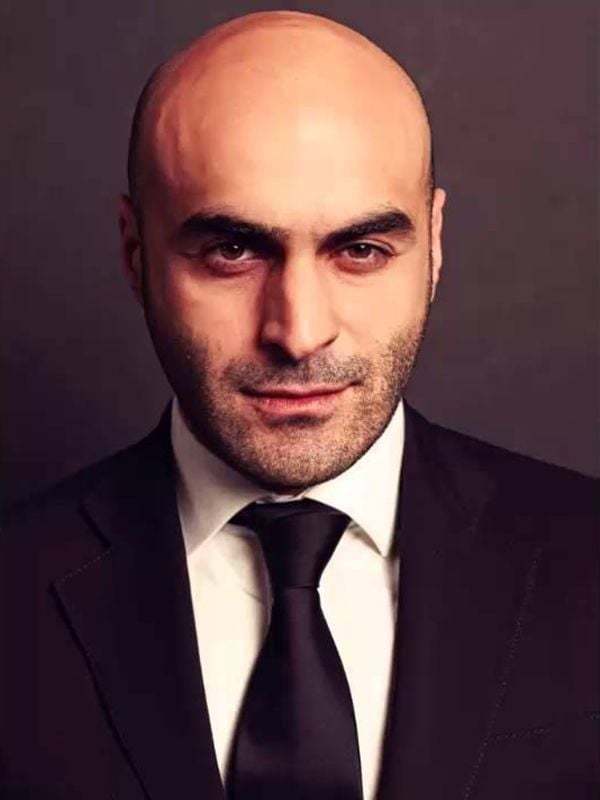 Giray Altınok ve Alper Kul sizce de çok benzemiyor mu?