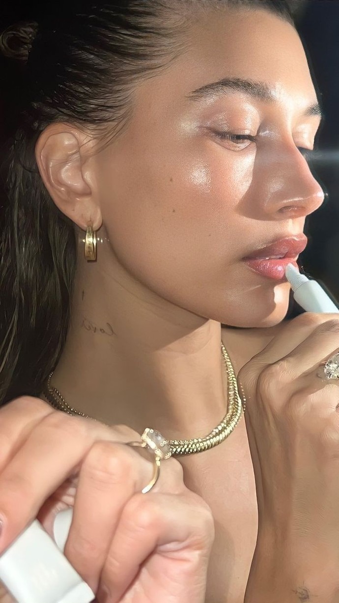 Hailey Bieberin Rhode Skin ürünlerini deneyen var mı?