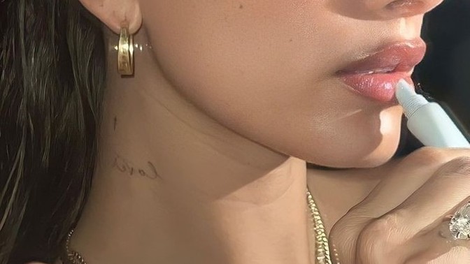 Hailey Bieberin Rhode Skin ürünlerini deneyen var mı?