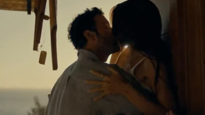 Hande Erçel ve Barış Arduç'un ateşli sahneleri dile düştü! Sence normal mi?