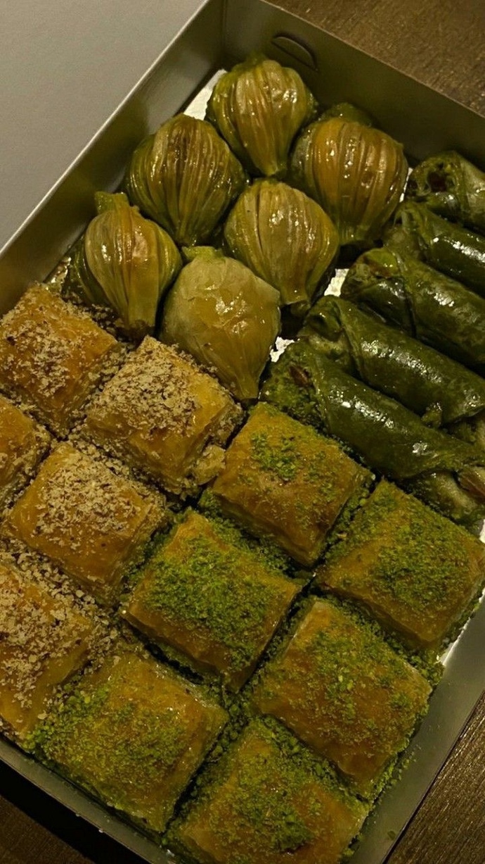 Şu an olsada yemek dediğiniz hangi tatlılar var?