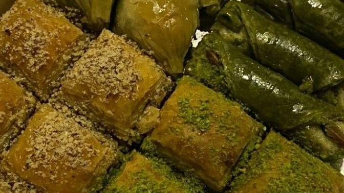 Şu an olsada yemek dediğiniz hangi tatlılar var?