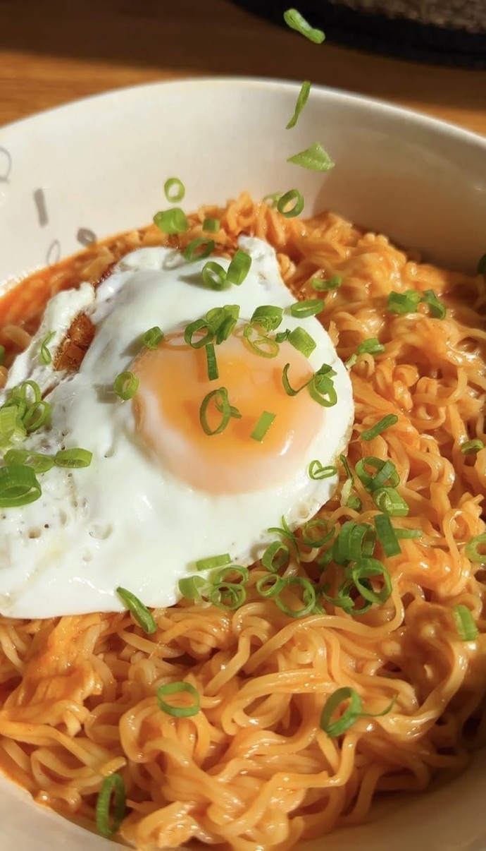 Yumurtayla noodle deneyen oldumu?
