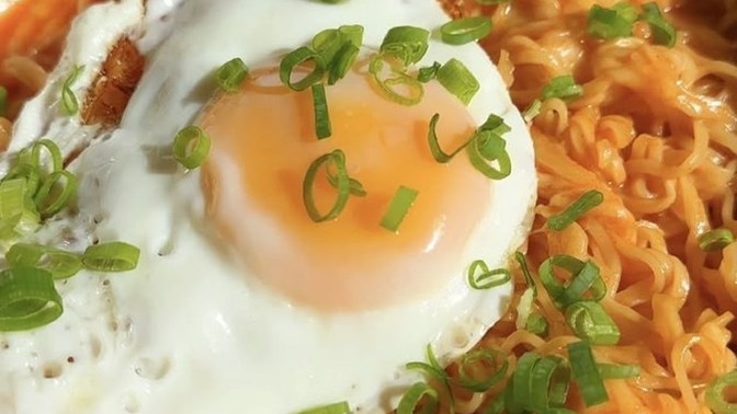 Yumurtayla noodle deneyen oldumu?