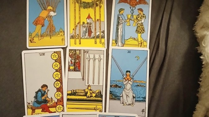 Bu kişi benimle ne yapmayı düşünüyor tarot falıma bakabilirsiniz?