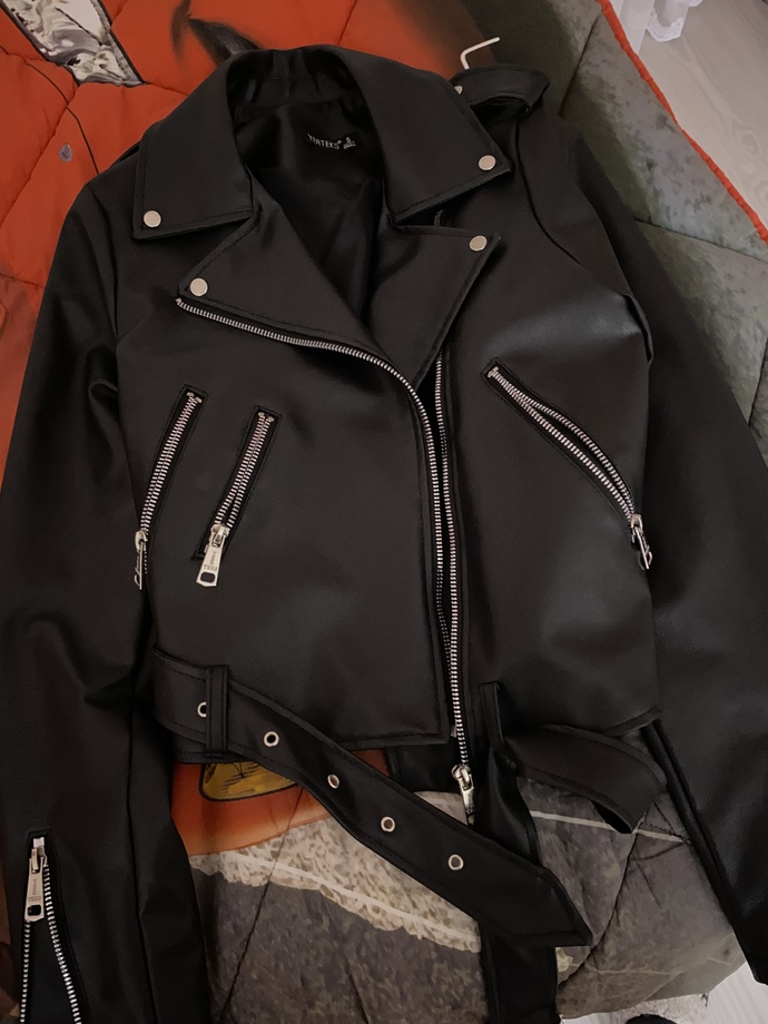 Bu deri ceket 300₺ ye satılır mı sizce? kalıbı çok dar şu an oversizler moda diye satmak istiyorum?