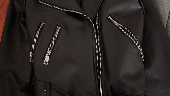 Bu deri ceket 300₺ ye satılır mı sizce? kalıbı çok dar şu an oversizler moda diye satmak istiyorum?