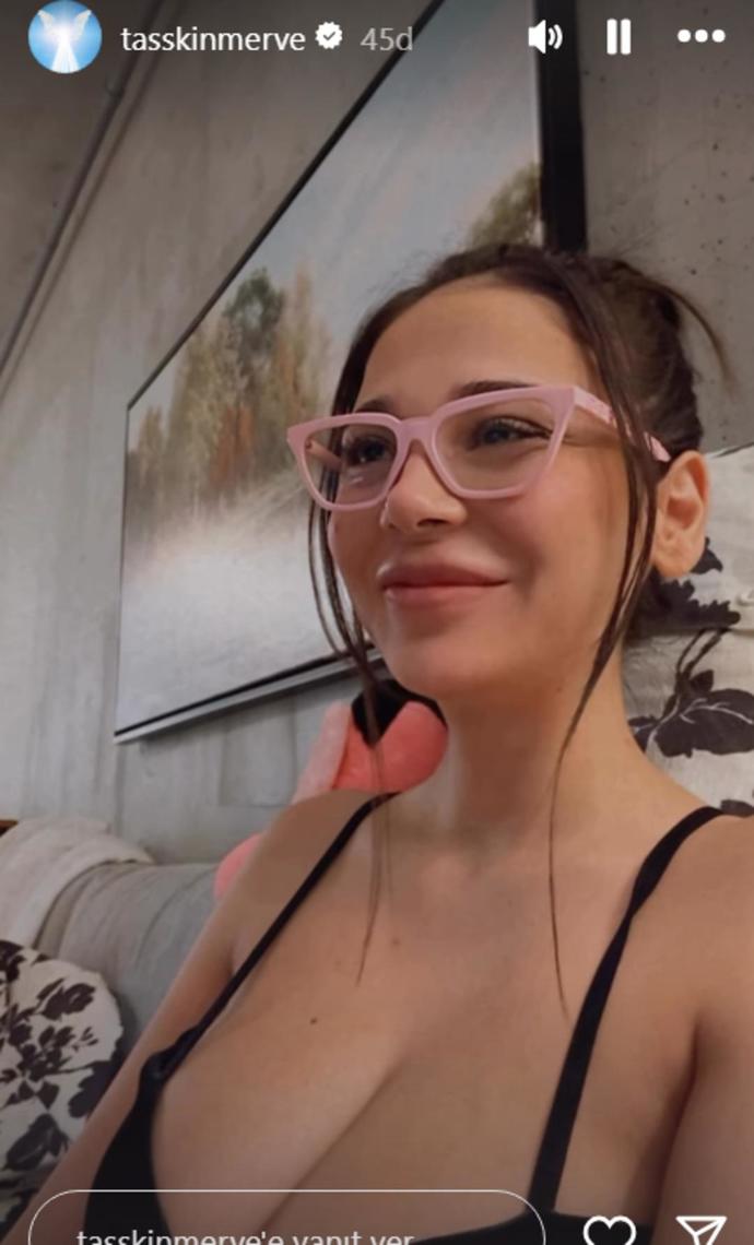 Merve Taşkından ayağında kelepçeli poz! Bu durum hakkında ne düşünüyorsun?