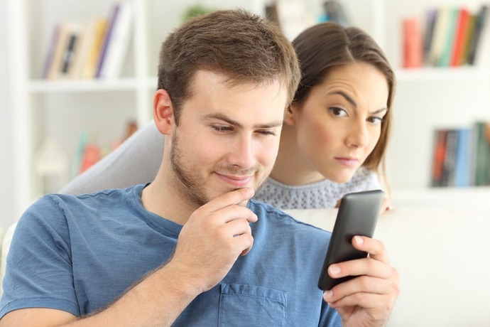 Kıskançlığın sebebi sevgi fazlalığı mıdır öz güven eksikliği midir?