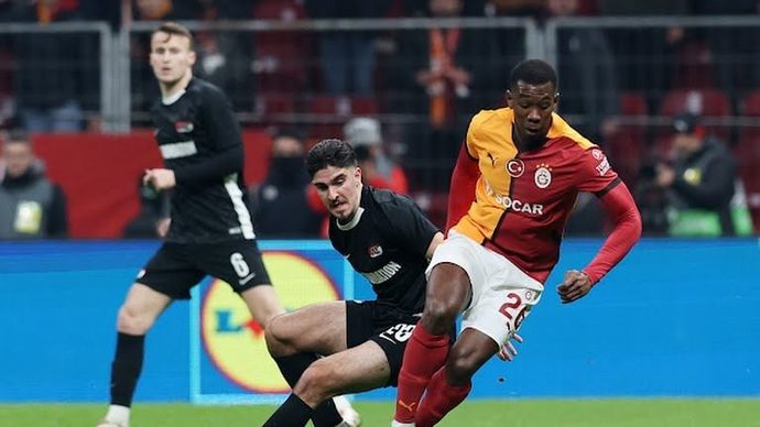 Galatasaray 2 - Az Alkmaar 2... Beklenen oldu ve sarı kırmızılılar avrupa ligine veda etti! Maçı nasıl buldunuz?