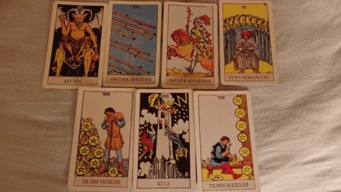 Tarot yorumlayabilen var mı?