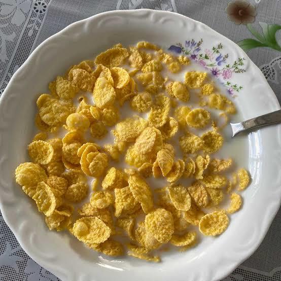 Kahvaltıda mısır gevreği/krep ve pankek üçlüsünden birini seçme hakkın olsa hangisini seçerdin?