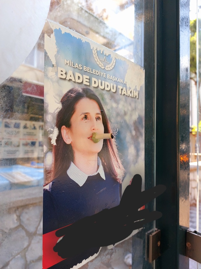 Galerinizde saçma resimler var mı?