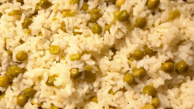 Pirinç pilavında bezelye sever misin?