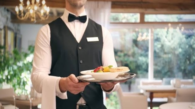 Restoranda yemeği beğenmediniz, garsona ne söylersiniz?