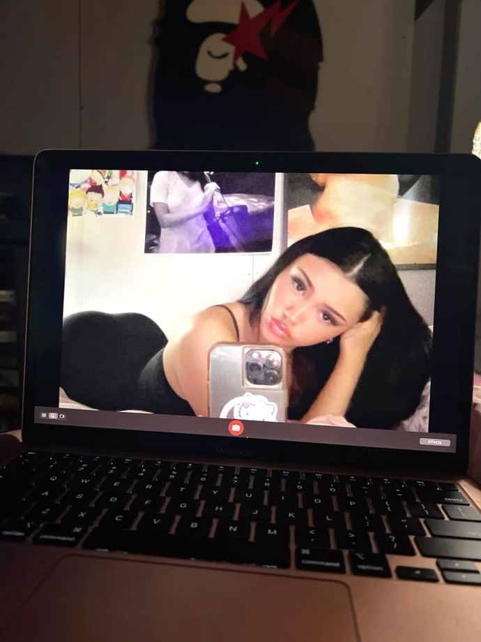 Sürekli fotoğraf isteyen birine fotoğraf atar mısınız?