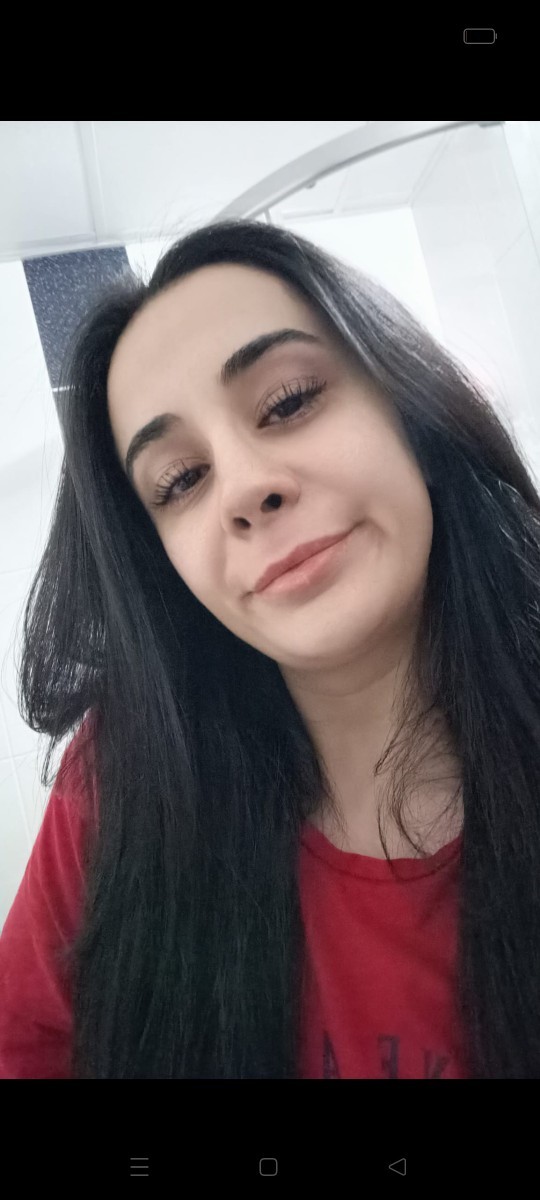 Düz saç mı yakışmış, yoksa doğal hali mi?