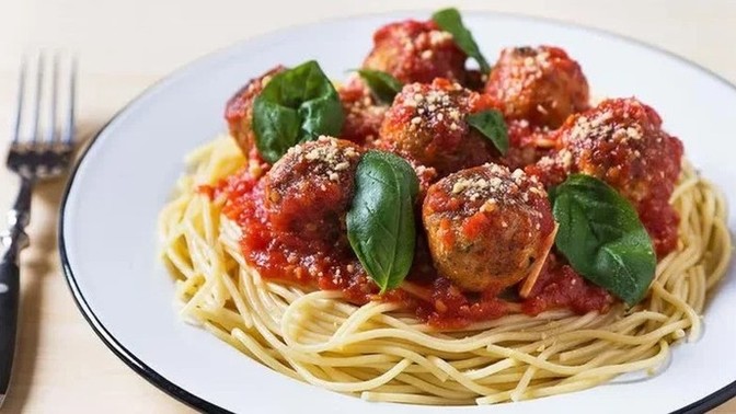 Spagetti makarna sever misiniz ne ile yemeyi seversiniz?