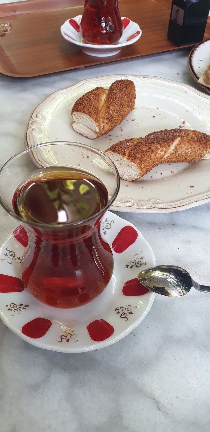 Hangisi daha iyi Karpuz & peynir mi, yoksa çay & simit mi?