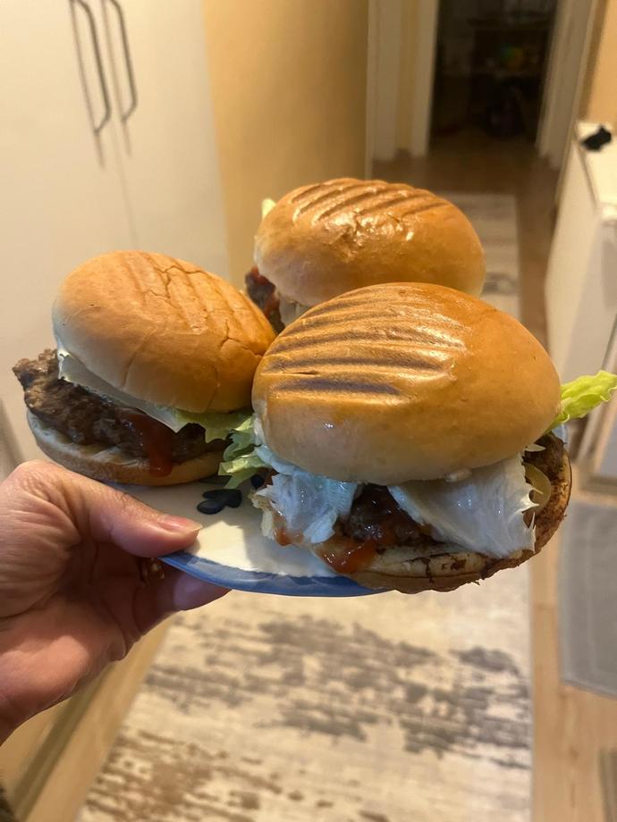 Anneler isterse yapar, anne yapımı hamburger yaptım. Nasıl görünüyor?