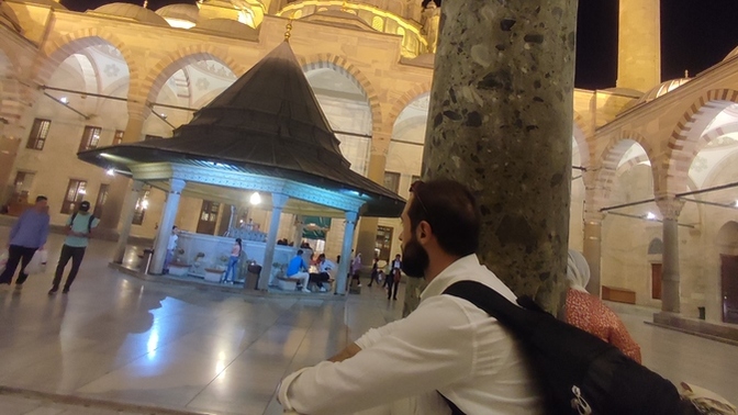 Özgüvenli veya duygusal açıdan güçlü kızlar, duygusal zekası yüksek ama hassas, narin ruhlu bir erkeği hayatınızda ister miydiniz?
