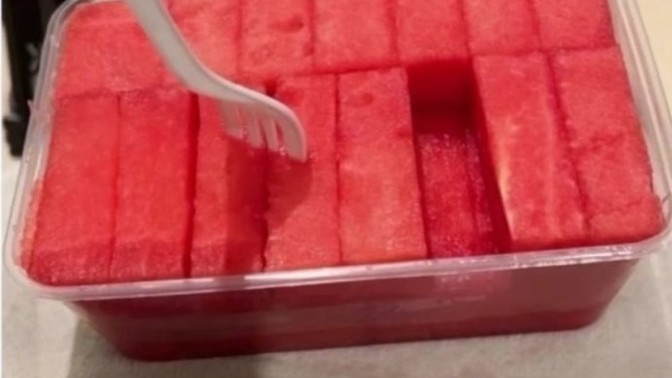 Ramazan yaz meyvelerinden karpuzu mevsiminde yiyemek üzer mi yoksa varlığı kazandırmayan karpuzun yokluğu kaybettirmez mi?