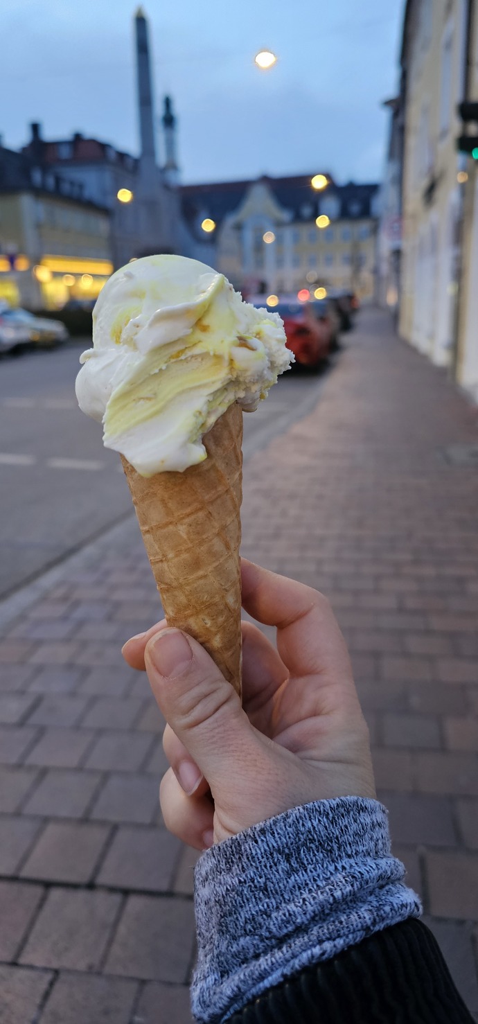 Herkes karla kışla boğuşurkenki benim dondurma keyfime ne demeli 😋🍦🍦?