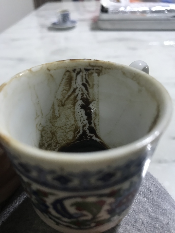 Fal bakmayı bilen biri var mı uyanık?