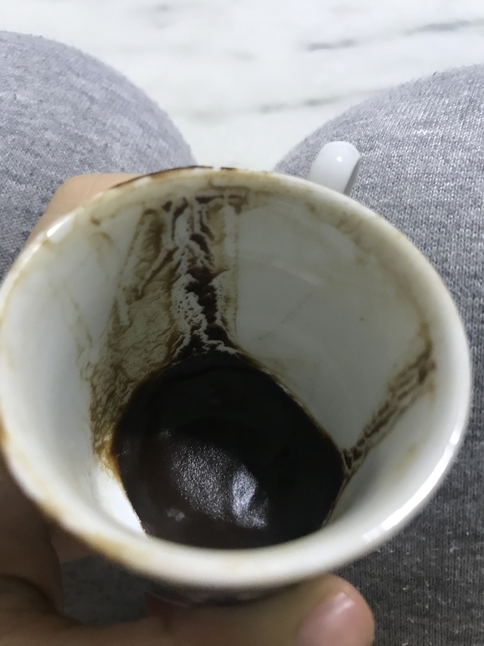 Fal bakmayı bilen biri var mı uyanık?