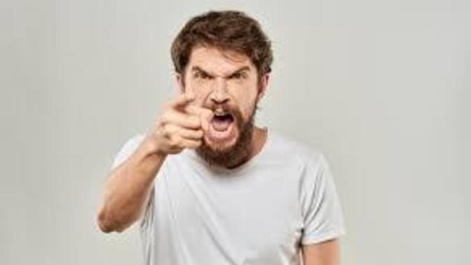 Olumsuz bir yorum aldığında tepki vermek mi, yoksa susup geçmek mi?